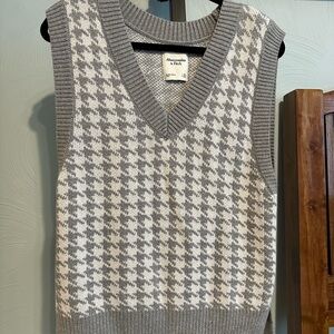 Abercrombie sweater vest